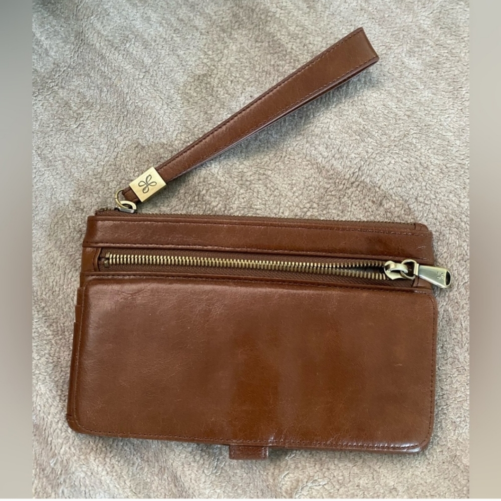 HOBO Roam wristlet